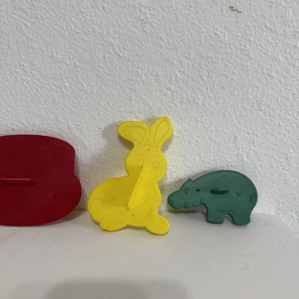 Vintage Tupperware Red Plastic Cookie Cutters 1970's Halloween‎ Easter Birthday